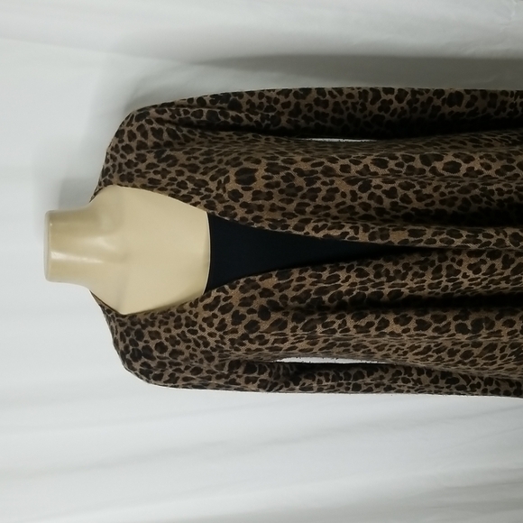 CASHMERE CARDIGAN BY SAKS FIFTH AVENUE IN ANIMAL PRINT SIZE MEDIUM - Picture 2 of 8